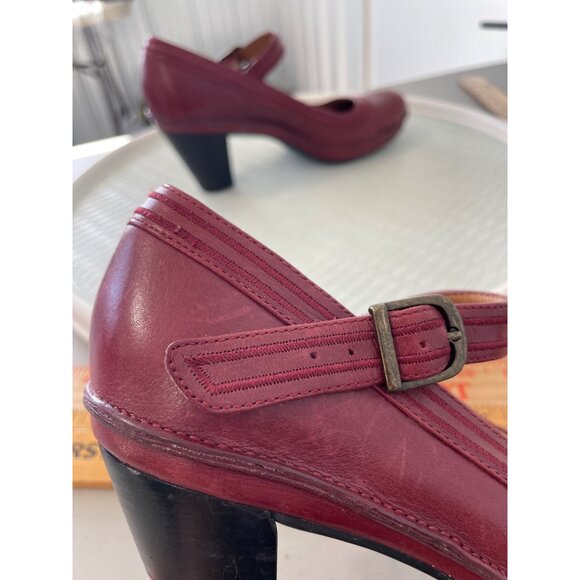 Clarks Artisan Mary Jane Heels Size 9 Adjustable Buckle Strap Round Toe Red Work - Picture 6 of 10